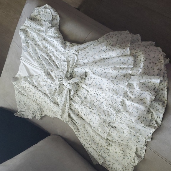 NWOT Blue rain floral romper - Picture 3 of 7